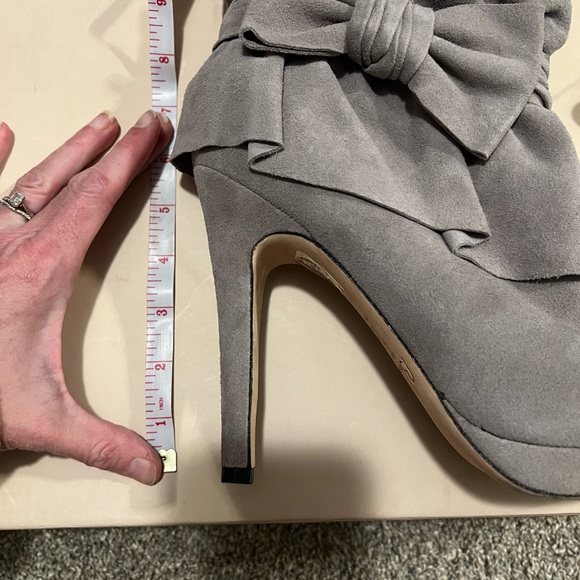 Bourne Nordstrom ‘Elle’ ankle boot with accent bow.  Color Smoke; EU 41; US 10.5 - Picture 12 of 16